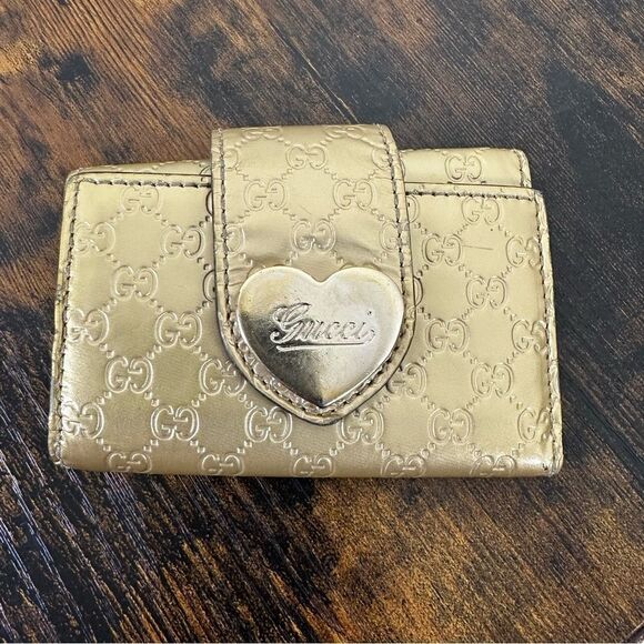 Gucci Signature Heart GG Key Holder Gold Leather W/ Certificate of Authenticity - Picture 1 of 11